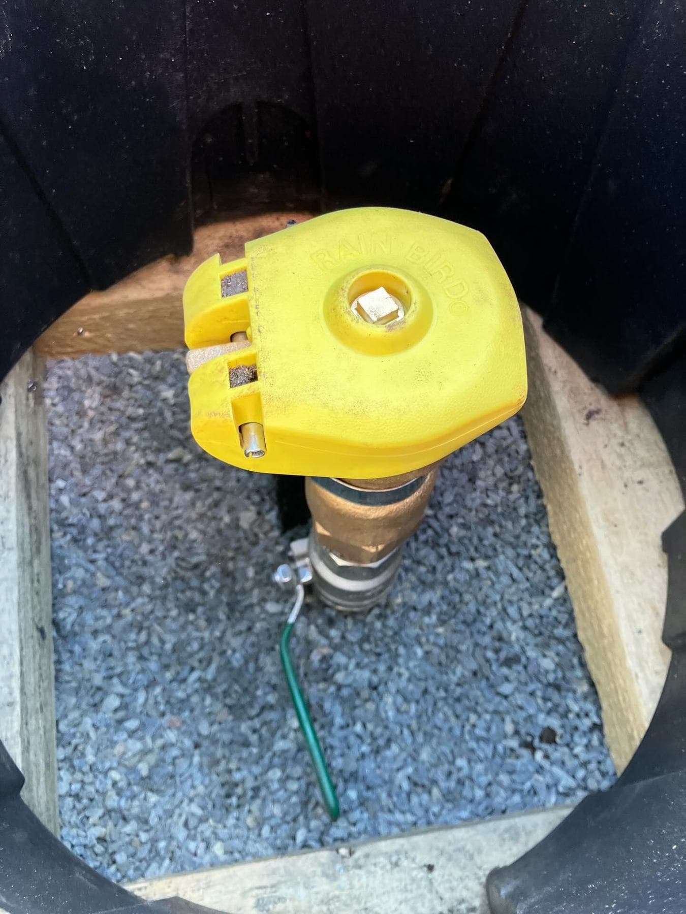 Quick coupling valve installed with an isolation valve within an underground valve box