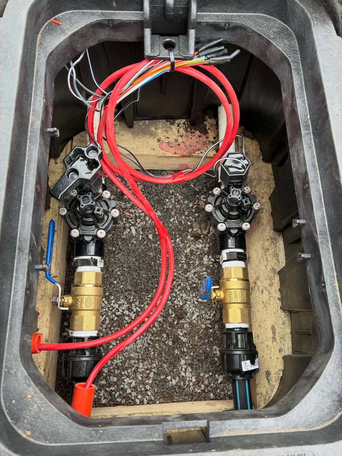 Dual automatic valve and isolation assembly inside an underground valve box